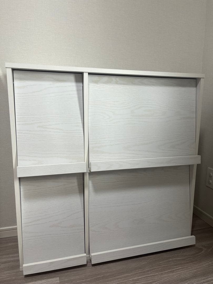 【完成品】ホワイト　本棚　スライド扉付き　木目調