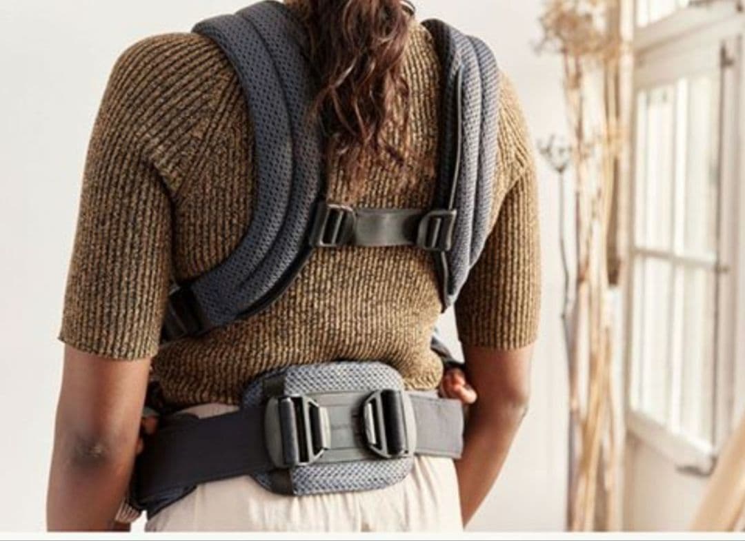 ぼ*ん様 ほぼ新品　ベビービョルン ベビーキャリア HARMONY ブラック　抱