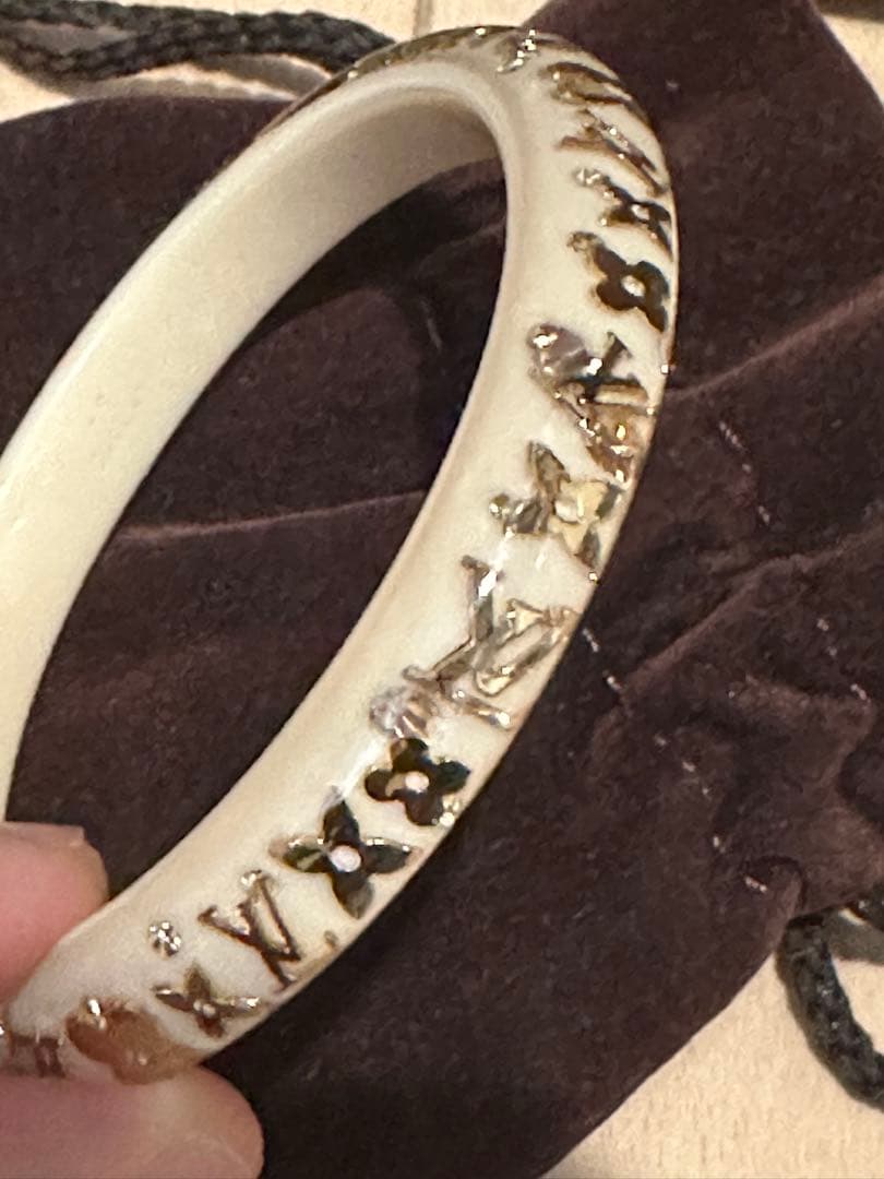 ホワイトセラミック バングル ストーン付き