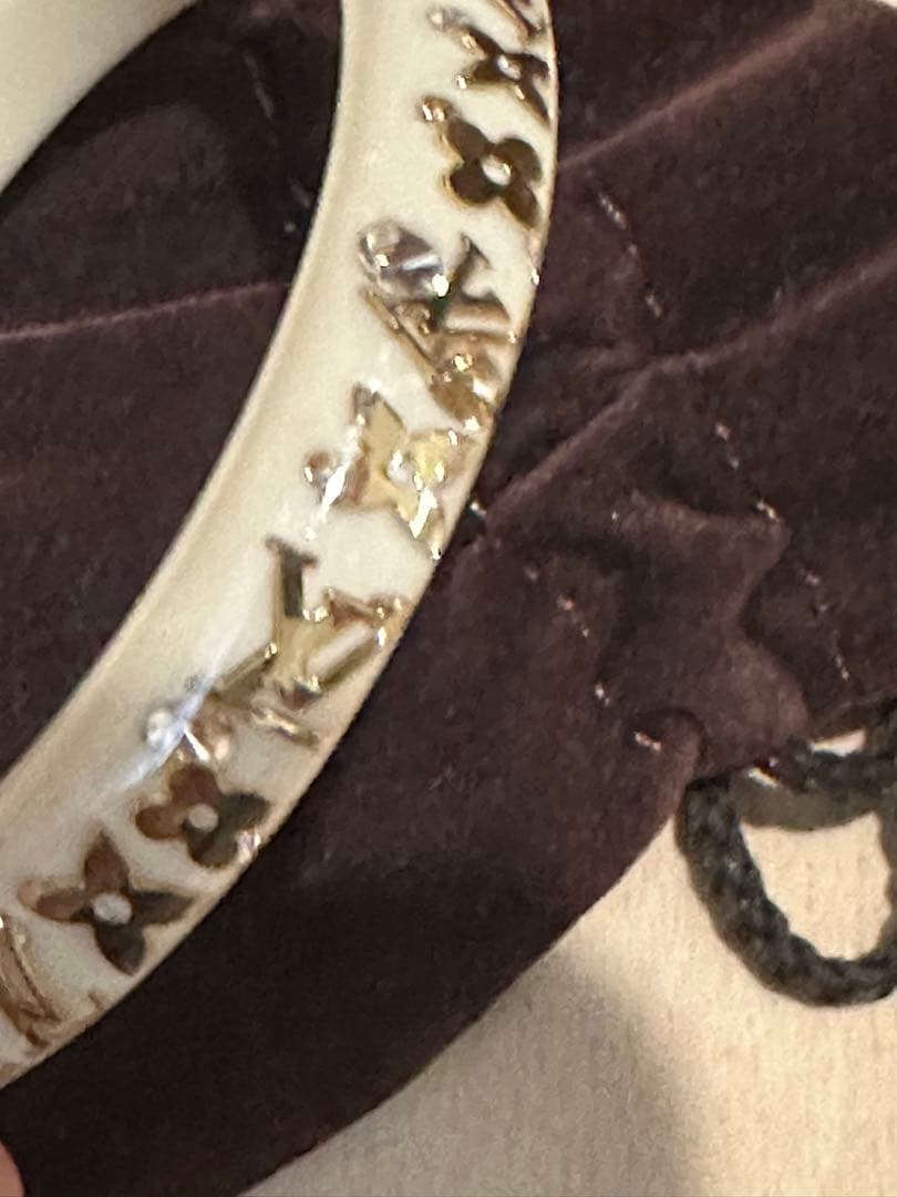 ホワイトセラミック バングル ストーン付き