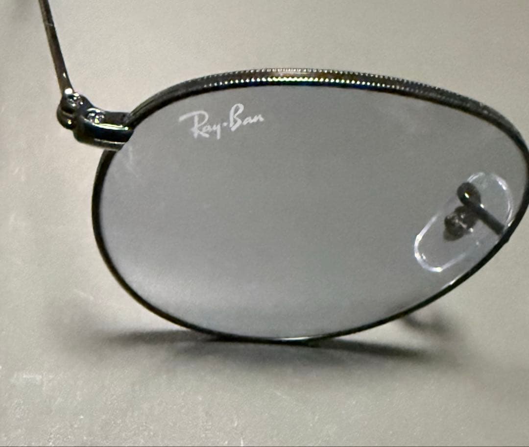 Ray-Ban ラウンドメタルサングラス ライトグレー