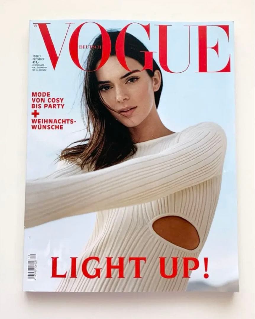 女性情報誌 Vogue Deutsch Magazine December 2021