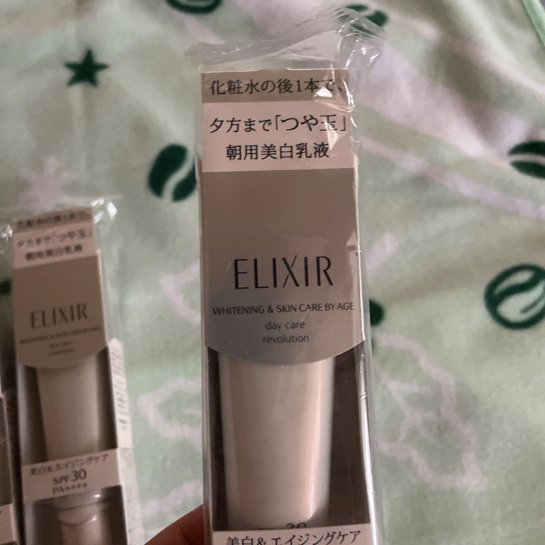 エリクシールホワイトデーケアレボリューションT 3本セット