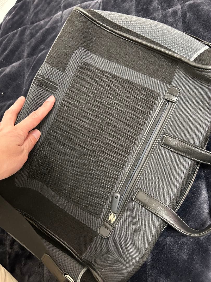 FENDI テクニカルニットバッグ