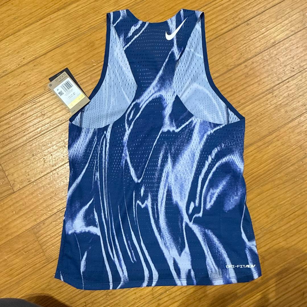 Nike エアロスイフト ランニングシャツ サイズS (未使用）