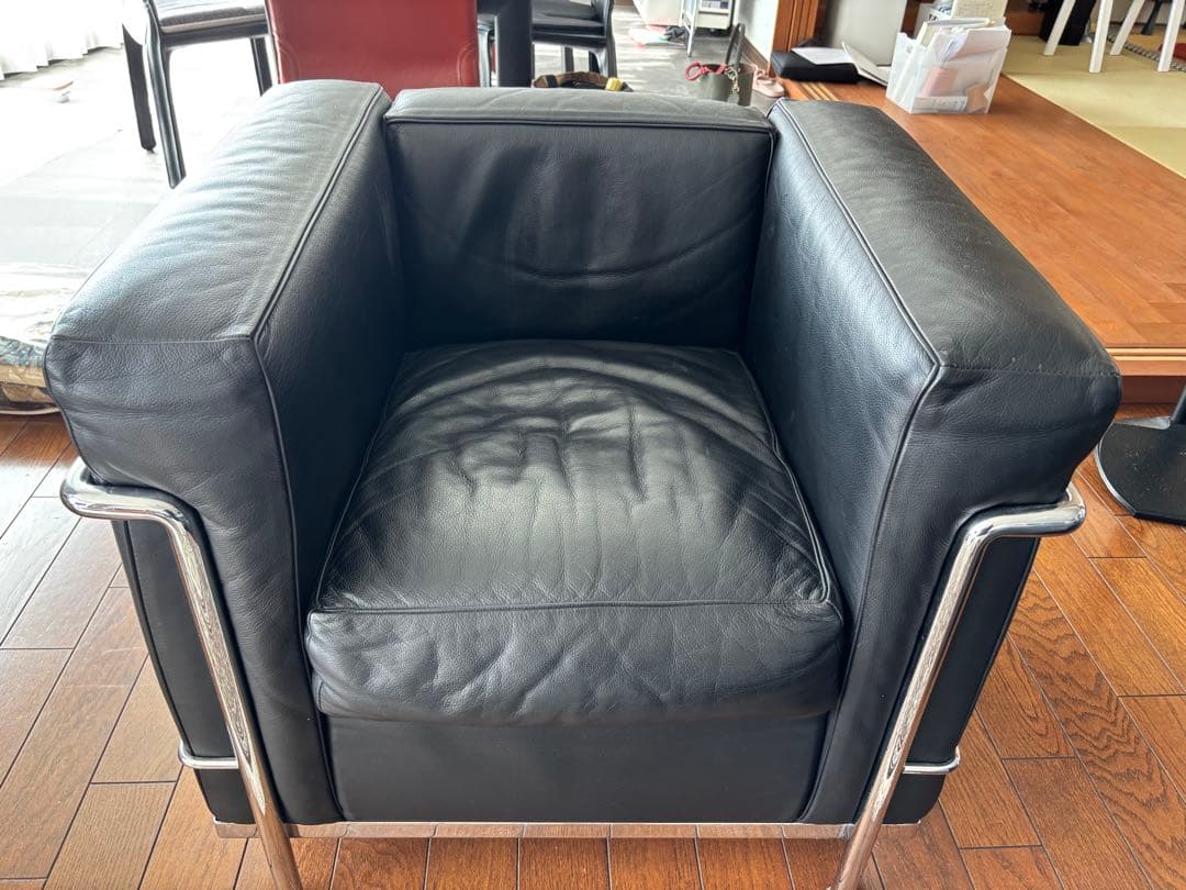 らぎ　カッシーナ　ブラックレザー 1人掛けソファ