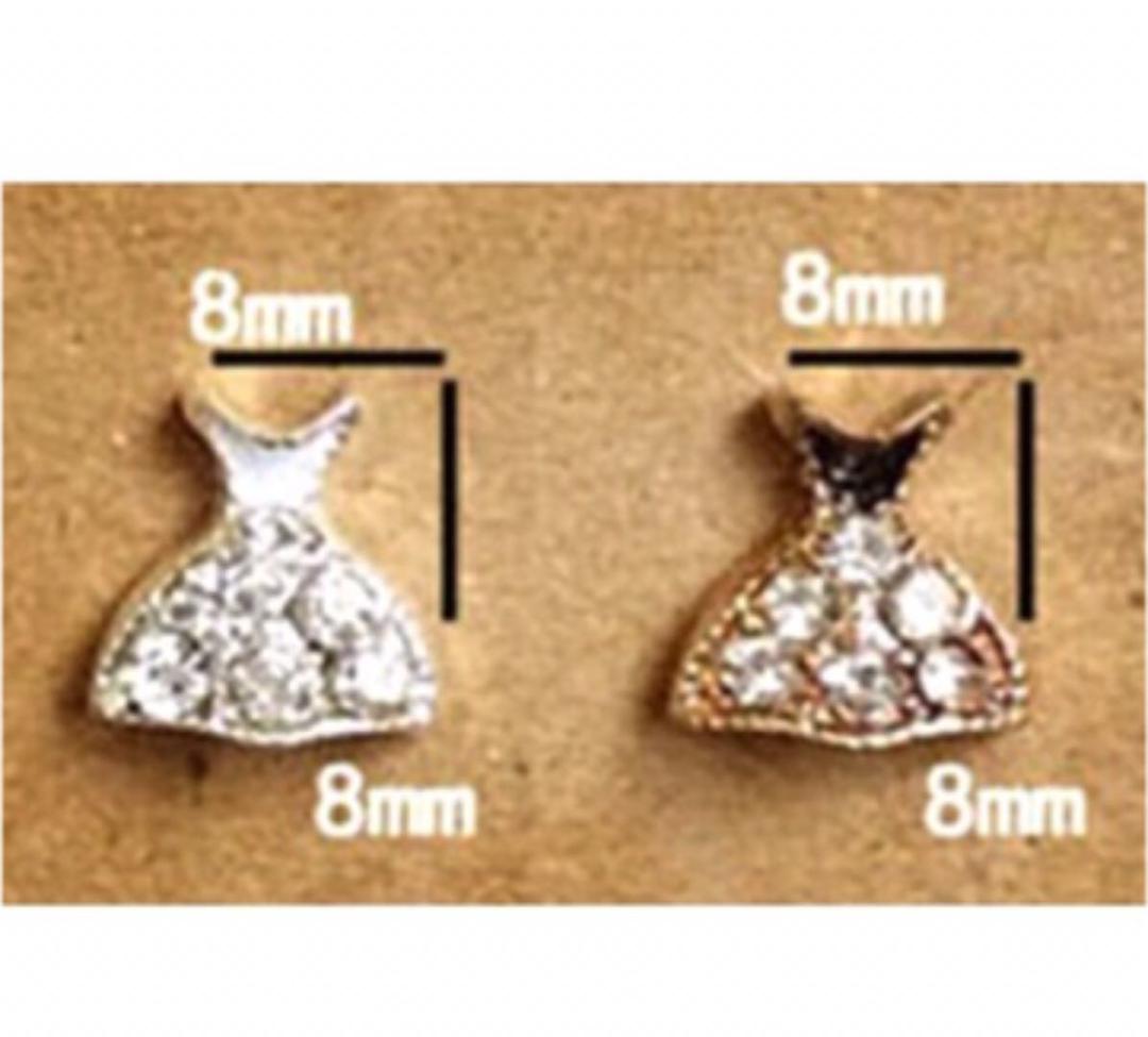 No111.キラキラワンピース☆ネイルパーツ☆ドレス