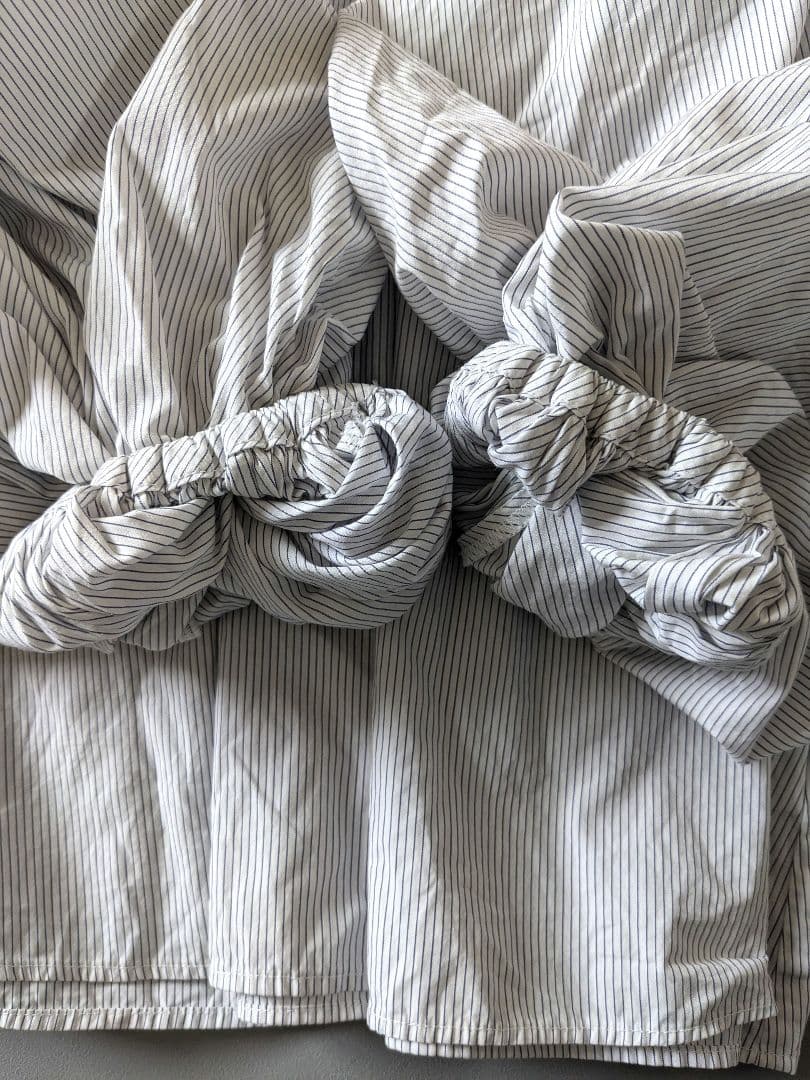 エトレトウキョウ　バルーン袖ブラウス　バンドカラー　細ストライプ　ネイビー