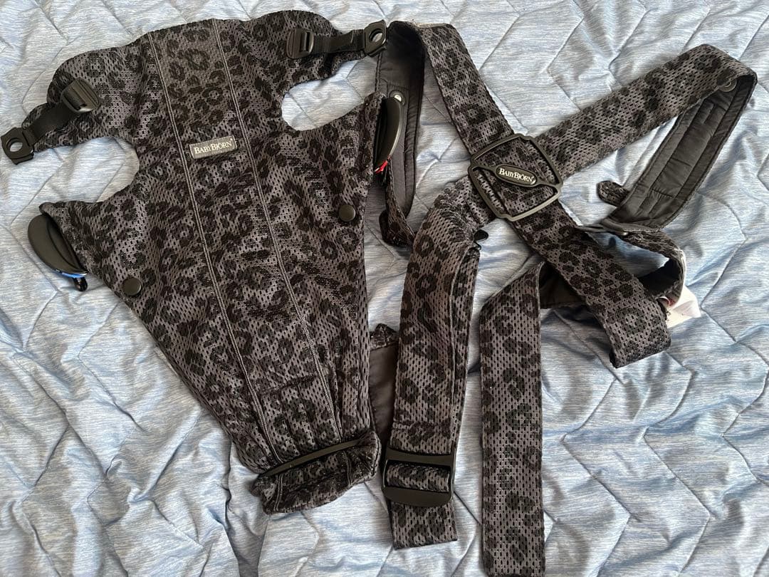 BABYBJÖRN MINI Air抱っこ紐 ブラック・レオパード柄