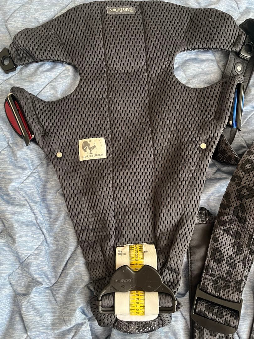 BABYBJÖRN MINI Air抱っこ紐 ブラック・レオパード柄