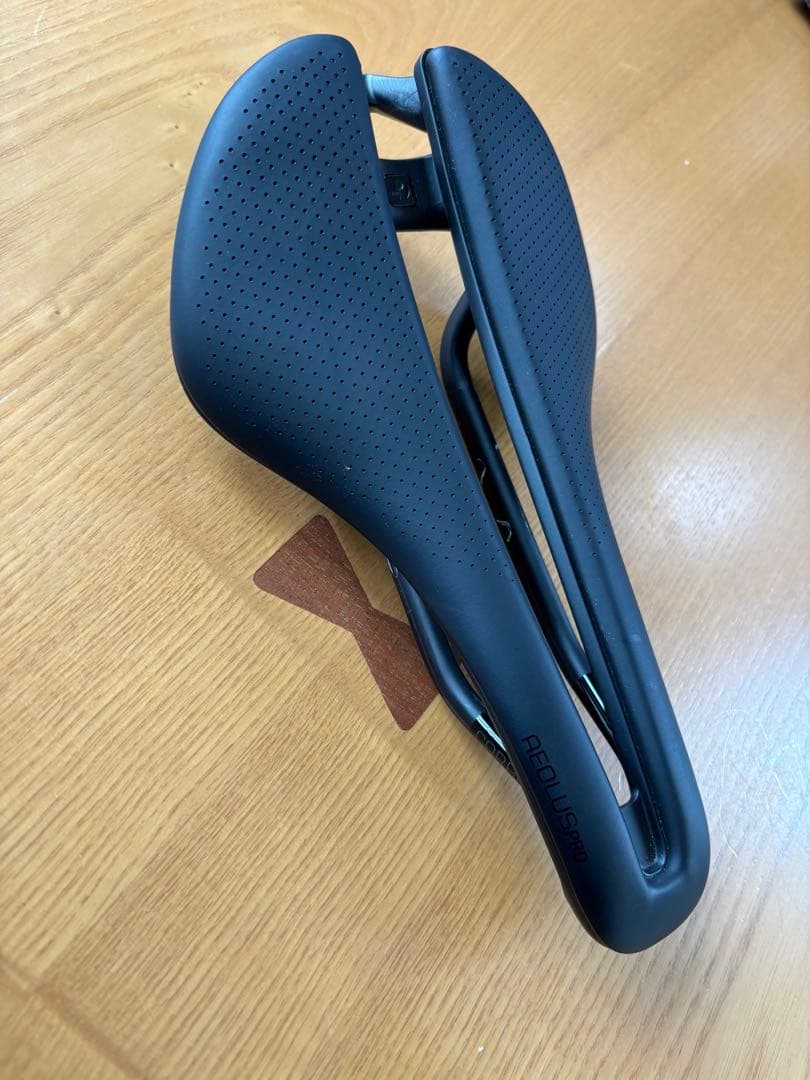 ボントレガー Aeolus Pro バイクサドル