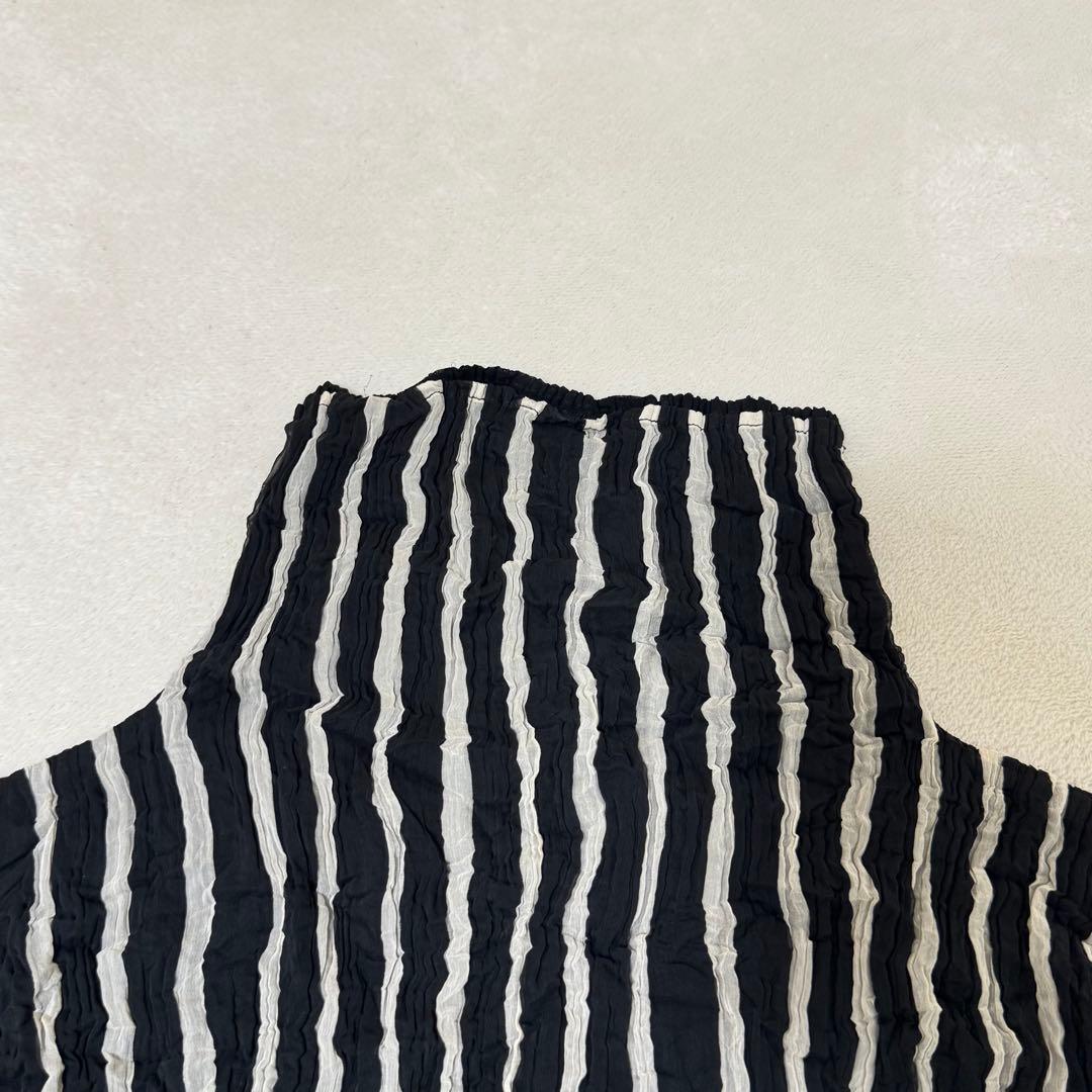 ISSEY MIYAKE プリーツ　バイカラー　ストライプ　ブラック　ホワイト