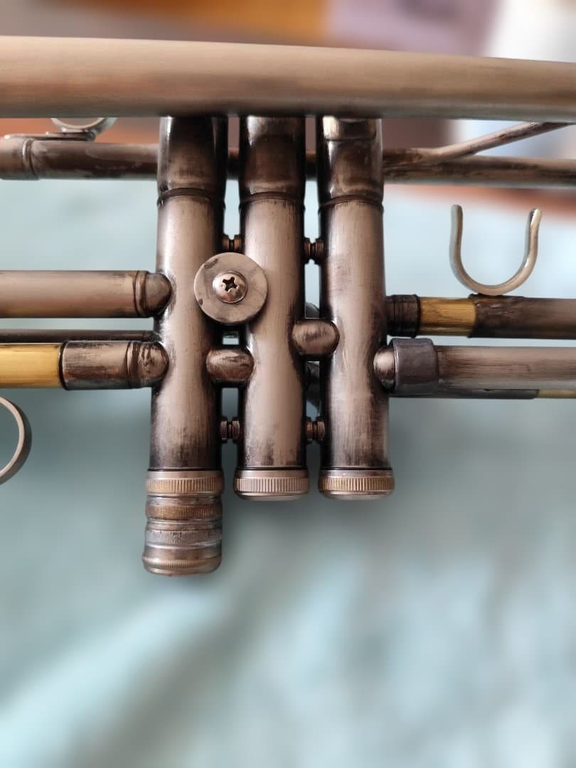 カスタムげB♭トランペット　ラージボア　サテン　彫刻入り　限定値下げ