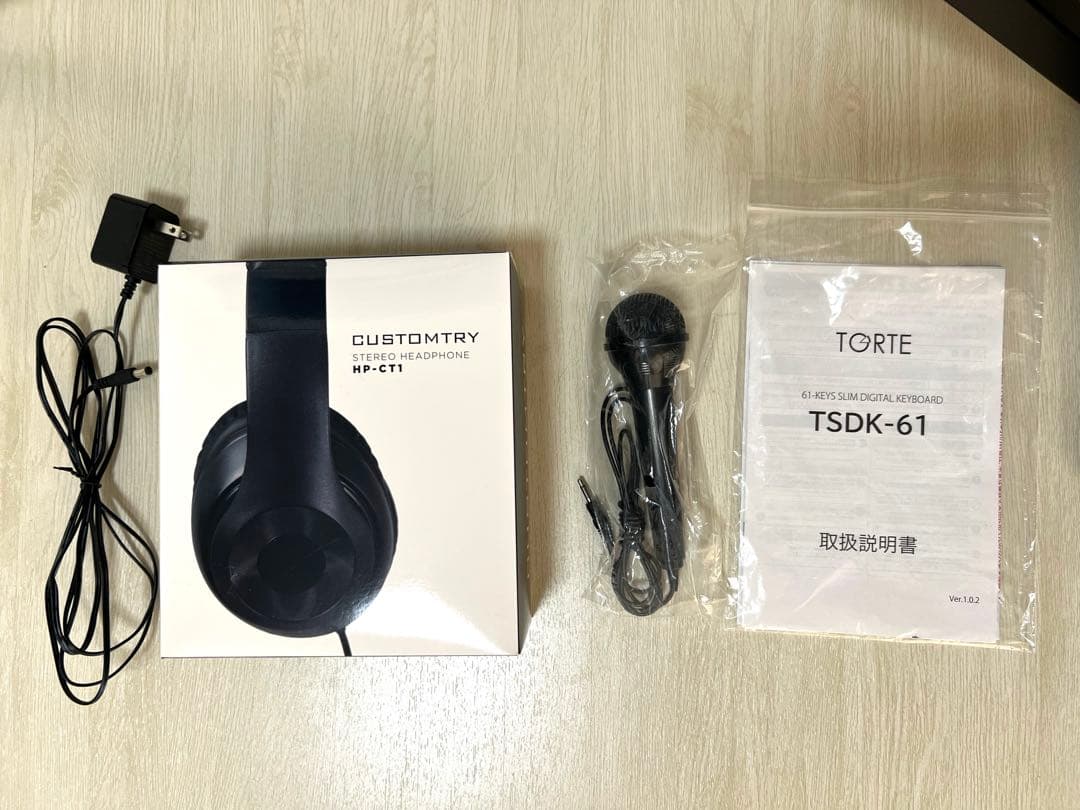 TORTE トルテ 電子　キーボード 軽量 61鍵　黒　スタンド、付属品付