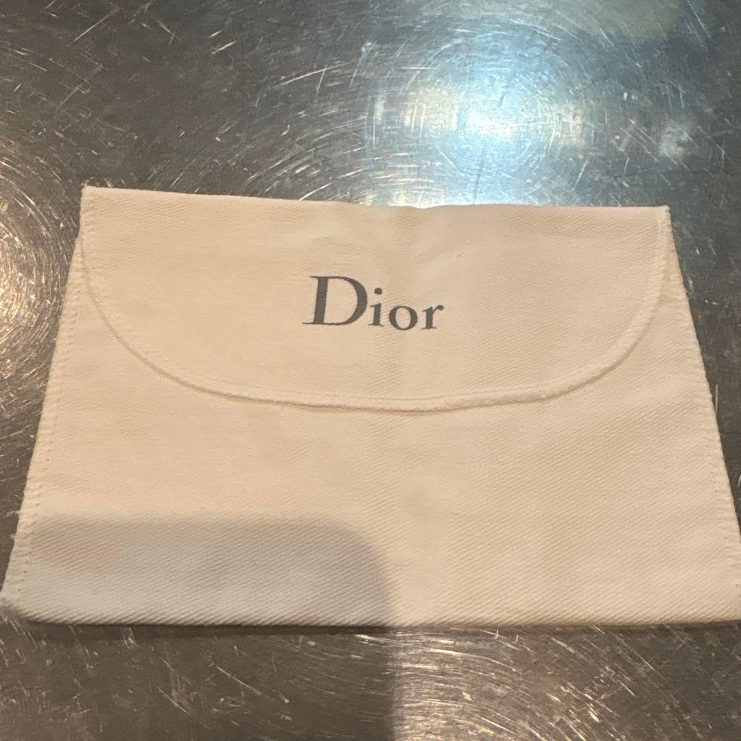 Dior ロゴチャーム　箱保存袋リボン付き　新品未使用　キーホルダー