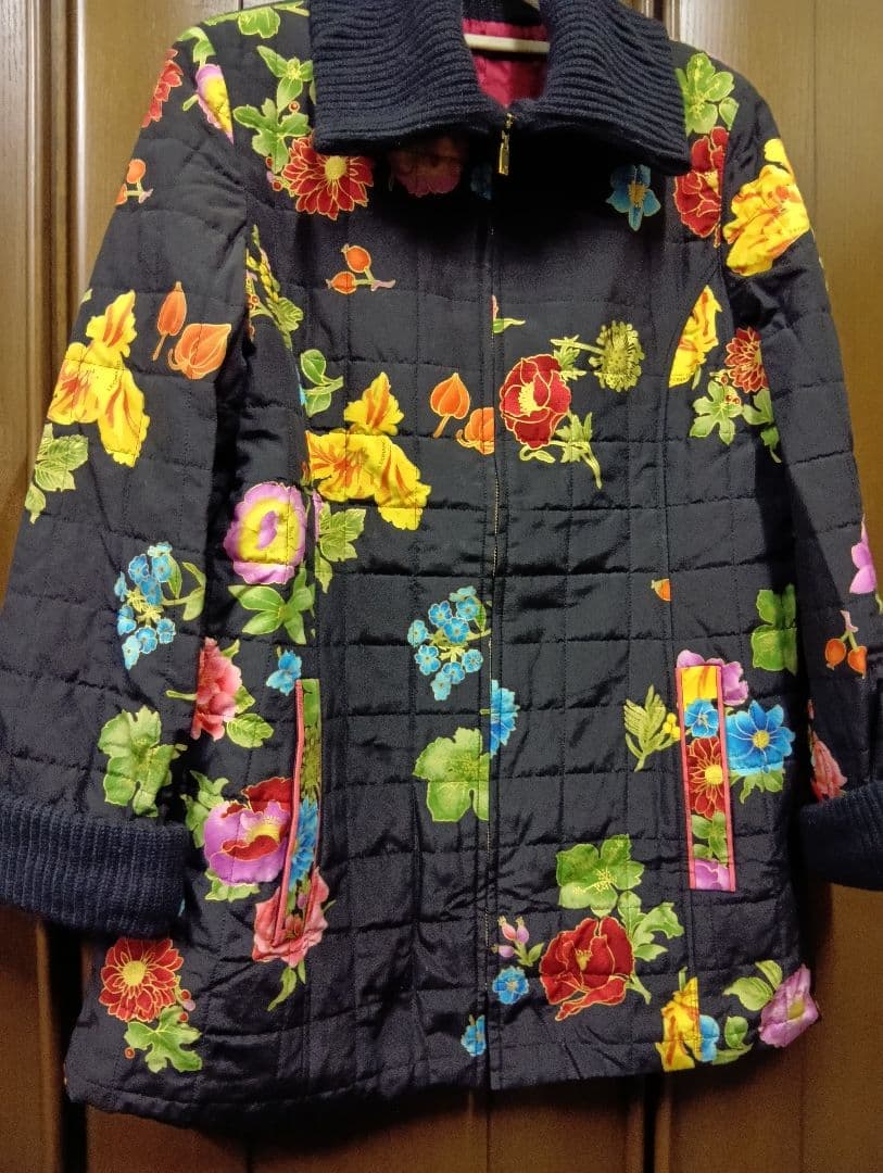 レオナール　カラフル花柄キルティングジャケット