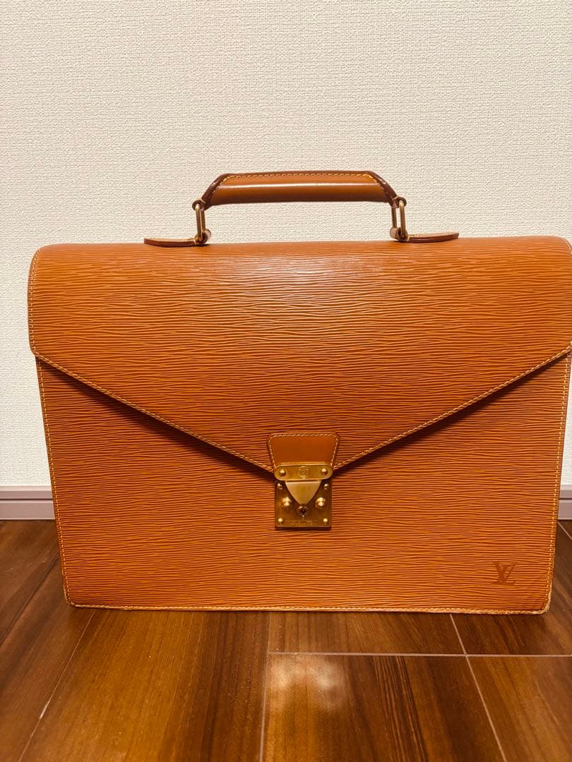 ■ルイ ヴィトン■ エピ セルヴィエット・アンバサダー ビジネスバック