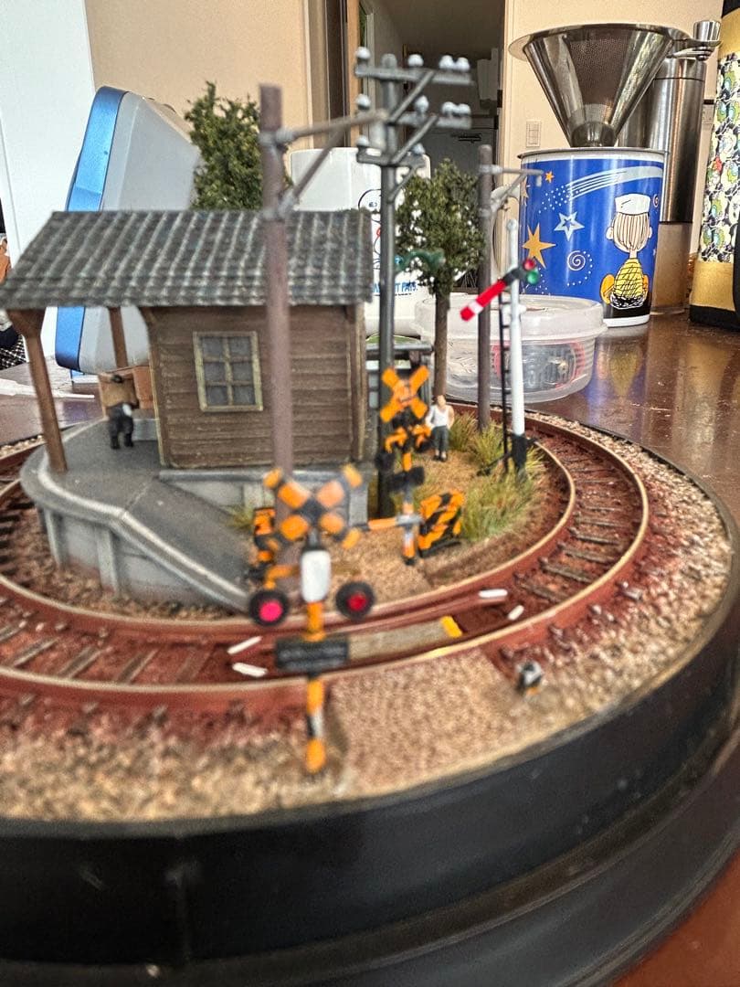 極小ジオラマ・レイアウト完成品 電池内蔵自走電車付き