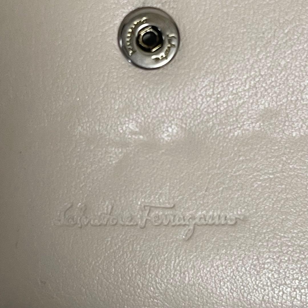 未使用⭐︎サルヴァトーレ フェラガモ　Ferragamo レザー 長財布 リボン