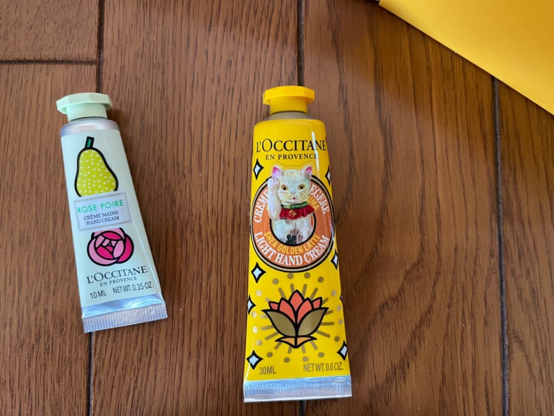 ロクシタンのセット　バスタオル　招き猫　ハンドクリーム　ローズ＆シア　おまけ付き