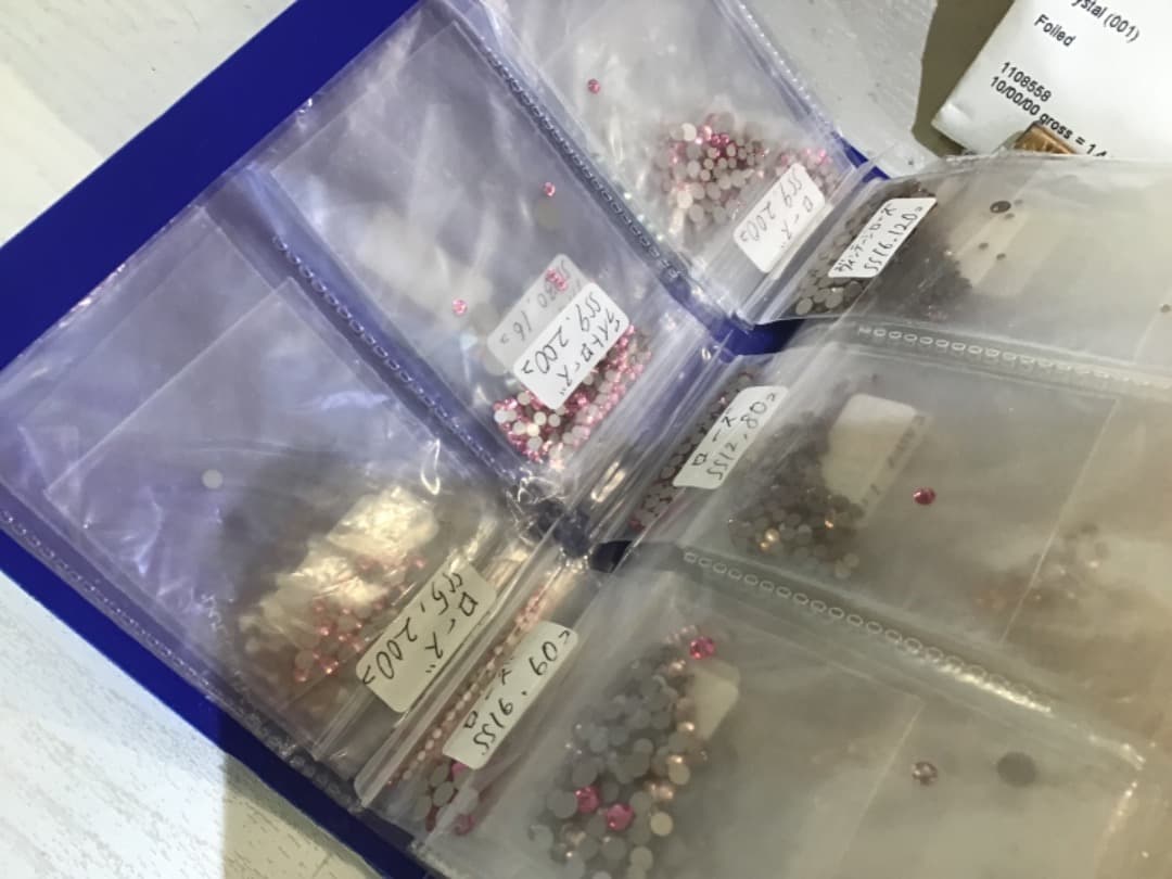 150種類以上SWAROVSKI スワロフスキー クリスタル ネイルパーツ