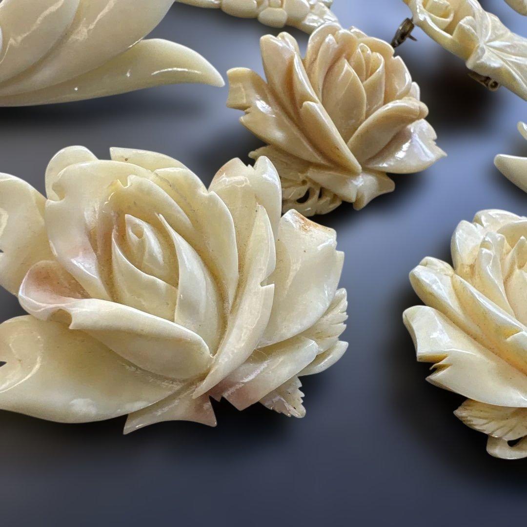 【vintage】鯨歯　ブローチと素材まとめ売り　ハンドメイドに！