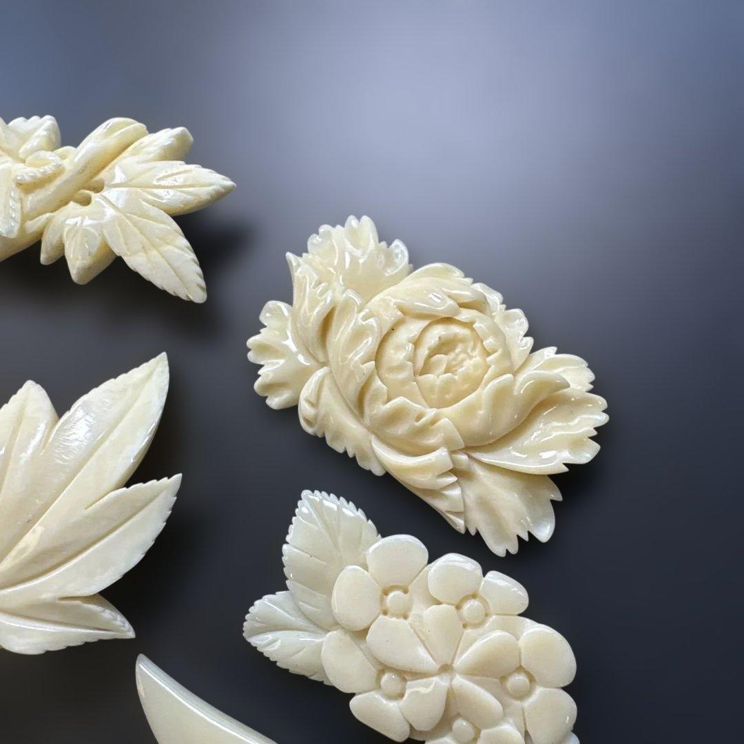 【vintage】鯨歯　ブローチと素材まとめ売り　ハンドメイドに！