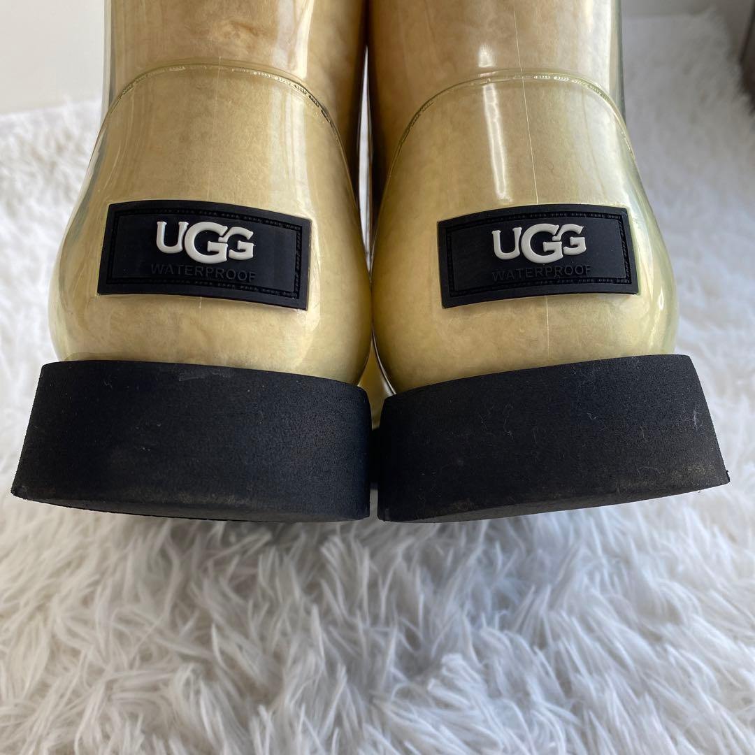 UGG アグ　レインブーツ　ボア　クリア　ベージュ　クリーム　ロゴ入り　長靴