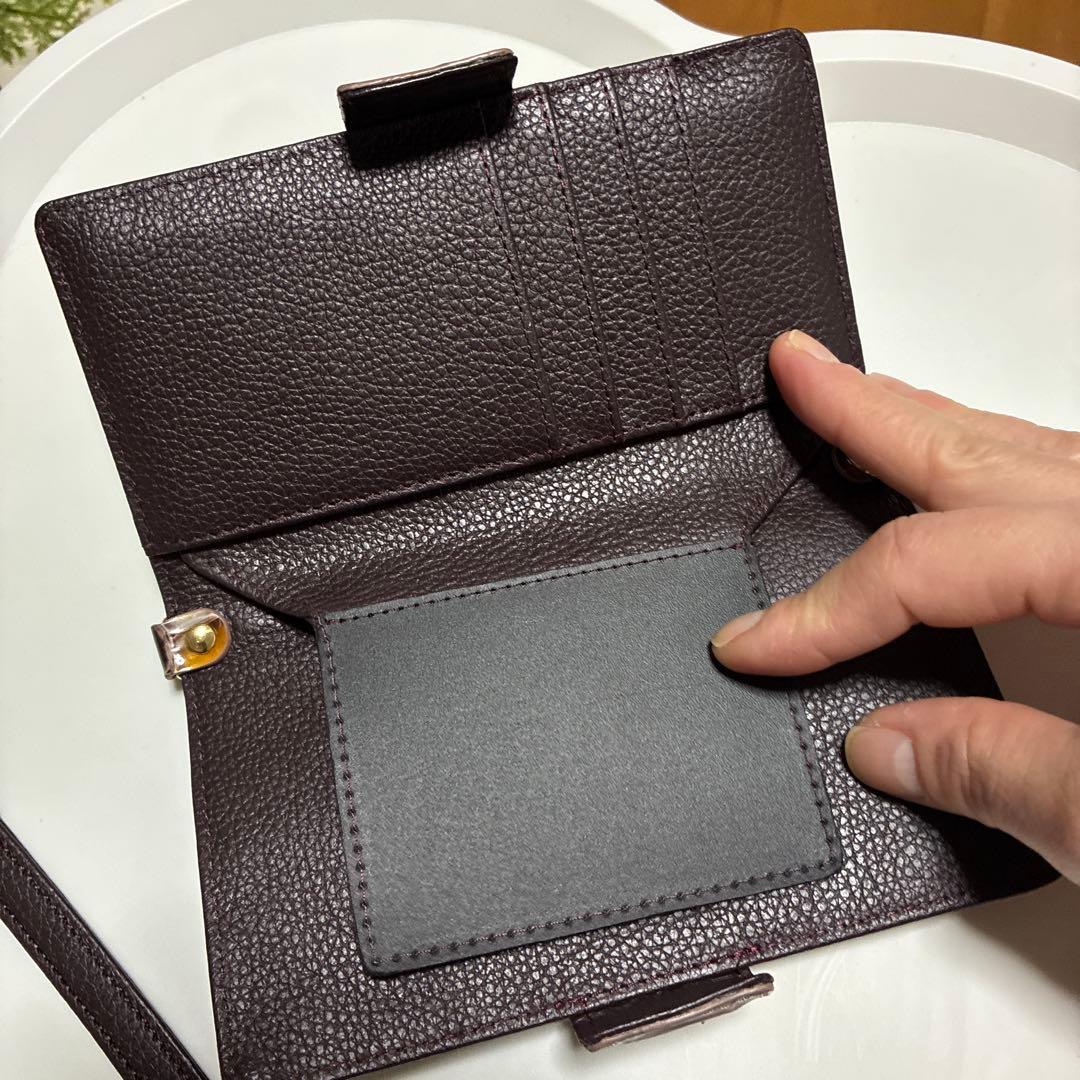 アタオ　スマホケース　ハンドストラップ付き