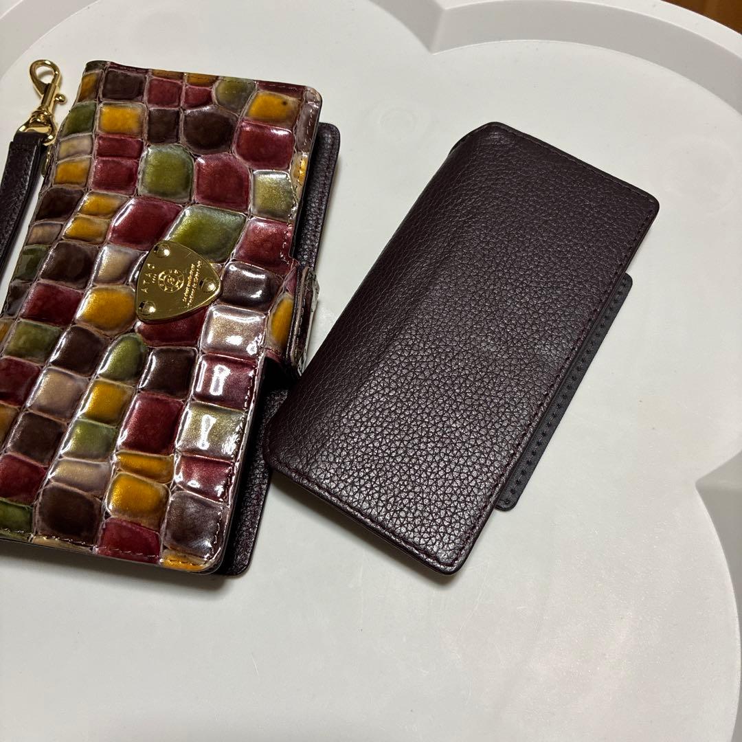 アタオ　スマホケース　ハンドストラップ付き