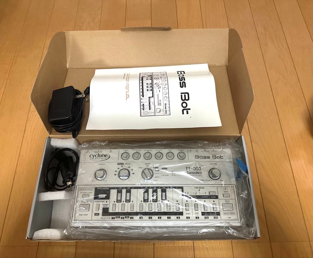 鍵盤楽器 Cyclone Bass-Bot TT-303 V1 TB-303