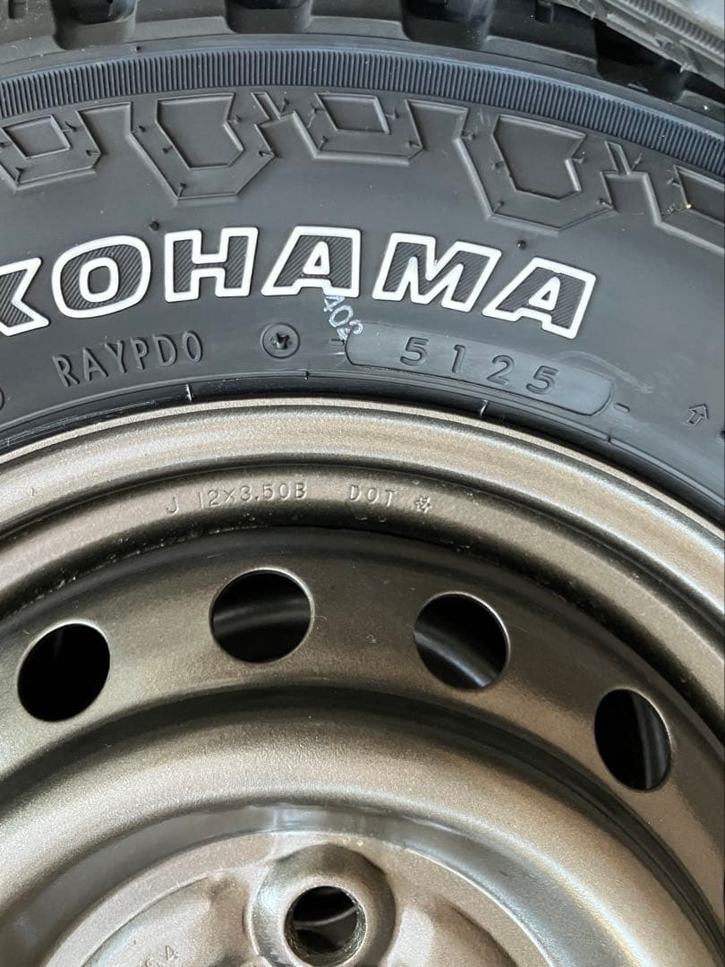 145/80r12 送料込み ゴツゴツタイヤ ホワイトレター