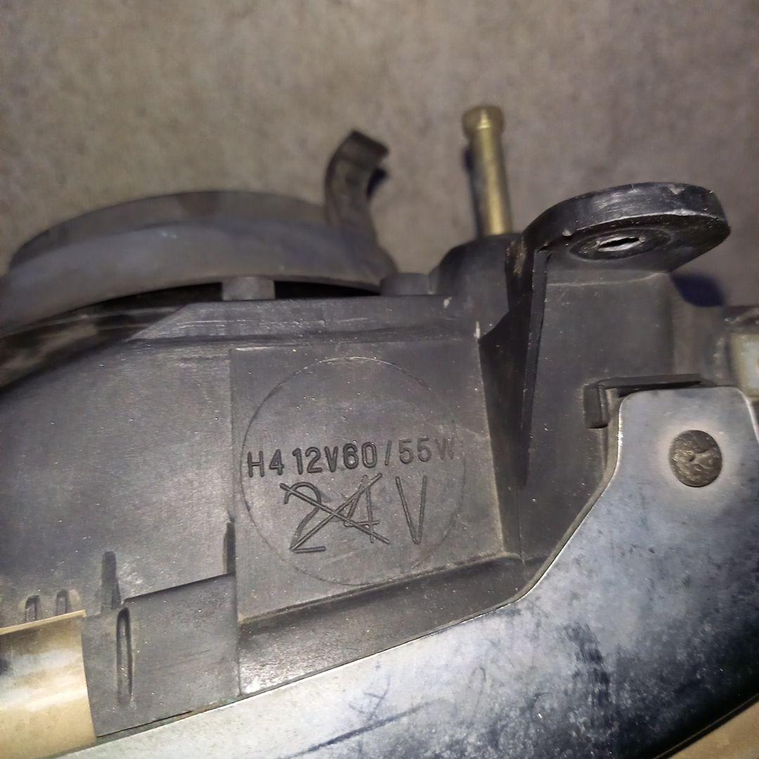 トヨタ　純正ヘッドライトセット