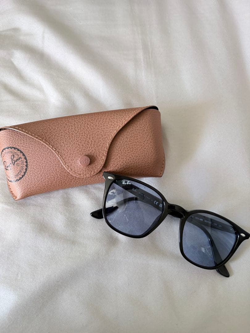 Ray-Ban RB2132 ブラックサングラス