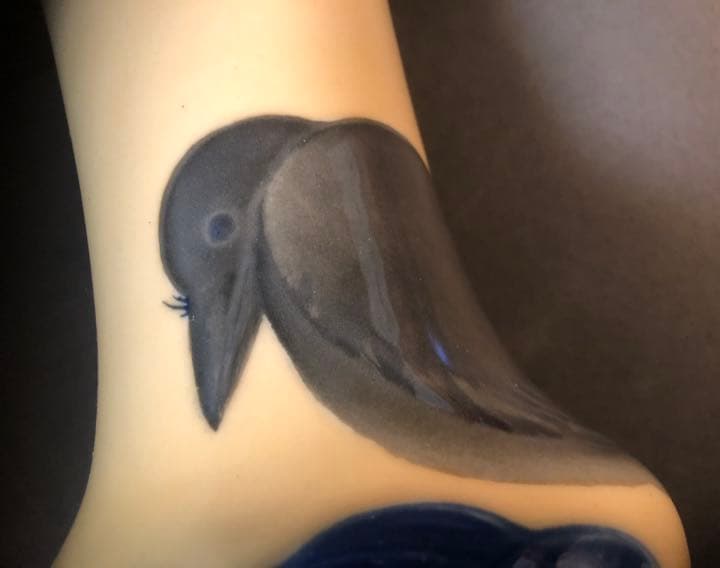 加藤友太郎　釉下彩　友玉園陶寿製　柿木に鴉　花瓶