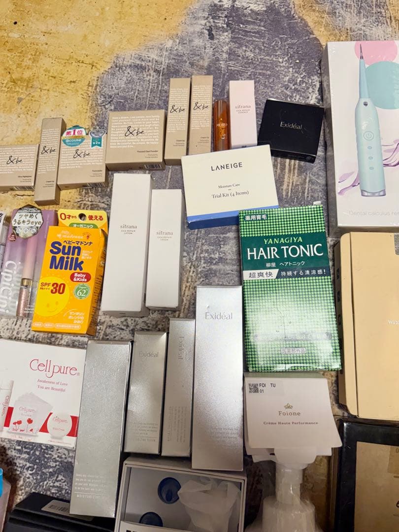 「32点の豪華福袋！スキンケア、コスメ、電子製品など盛りだくさん！」