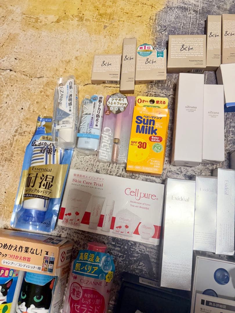 「32点の豪華福袋！スキンケア、コスメ、電子製品など盛りだくさん！」