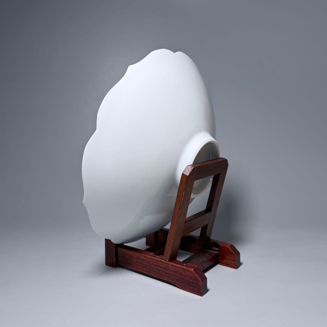 人間国宝　井上萬二　作　白磁刻　輪花形　菓子鉢　共箱　直径22cm　大鉢