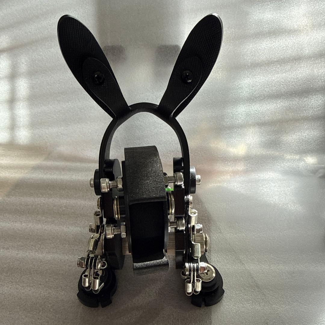 アップルウォッチがロボットに変身！一瞬で心を奪うインテリアウォッチスタンド