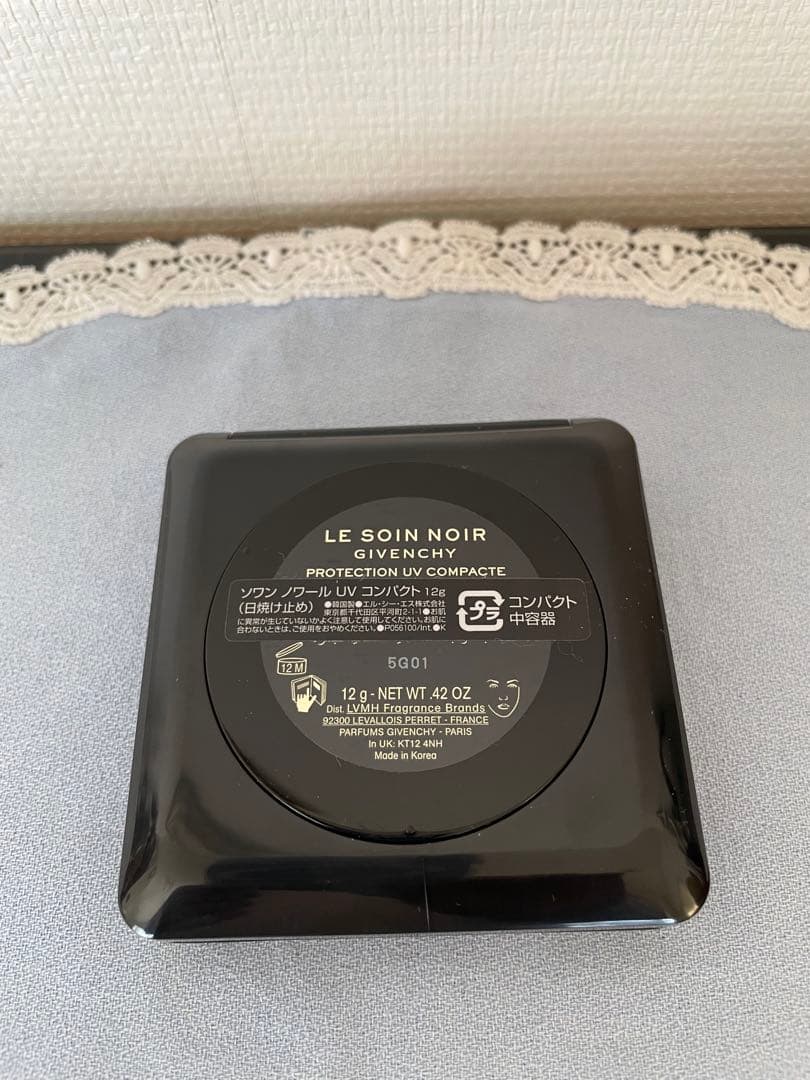 新品・未使用　ジバンシィ　ソワン ノワールUV コンパクト(日焼け止め)
