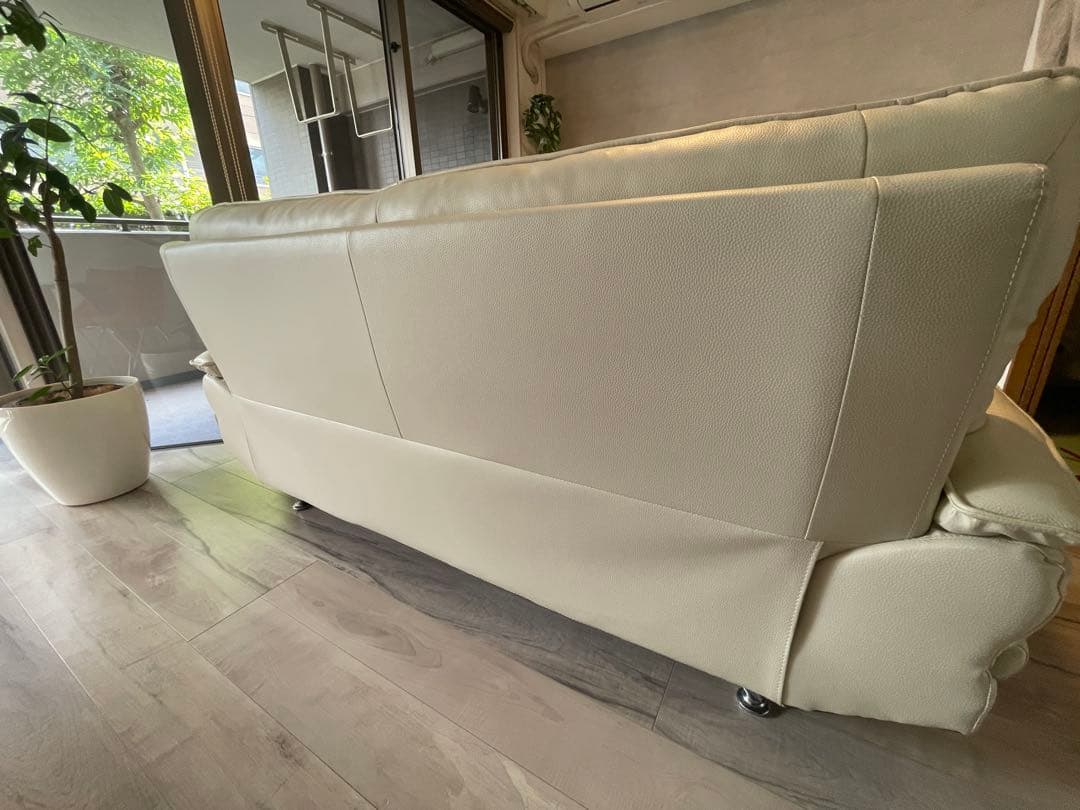 クリーム色 レザー 2人掛けソファ