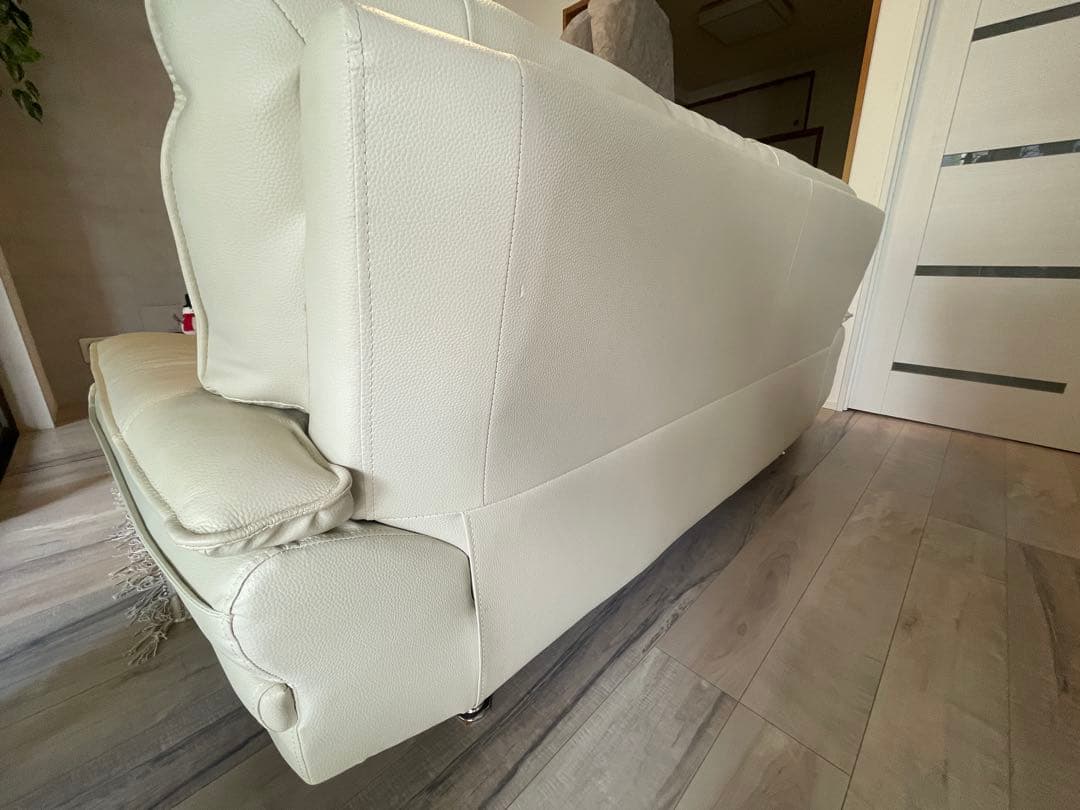 クリーム色 レザー 2人掛けソファ