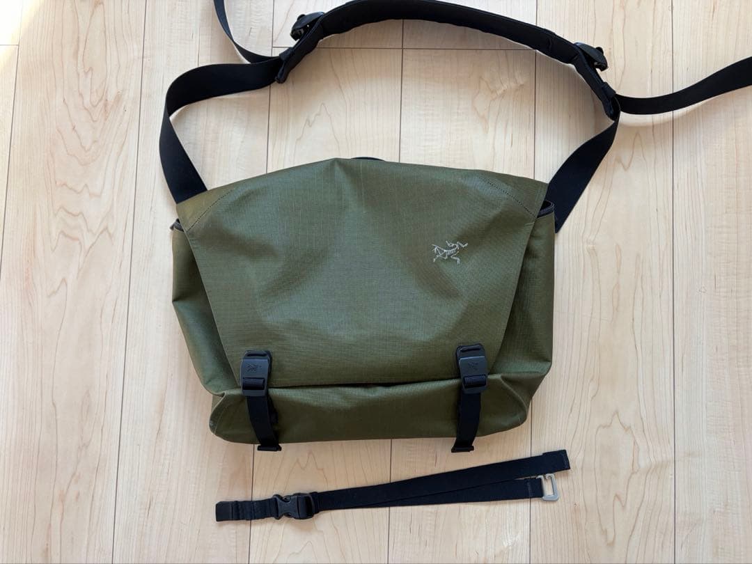 ARC’TERYX Granville 10 courier bag