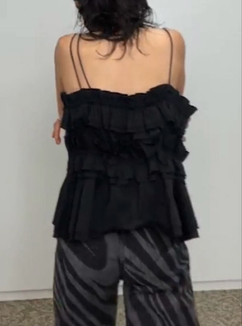 MECRE フリルキャミソール ブラック F