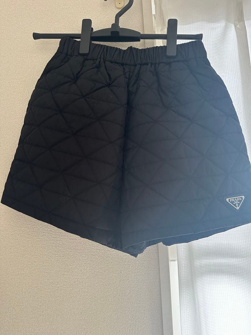 PRADA RE-NYLON キルティングショートパンツ