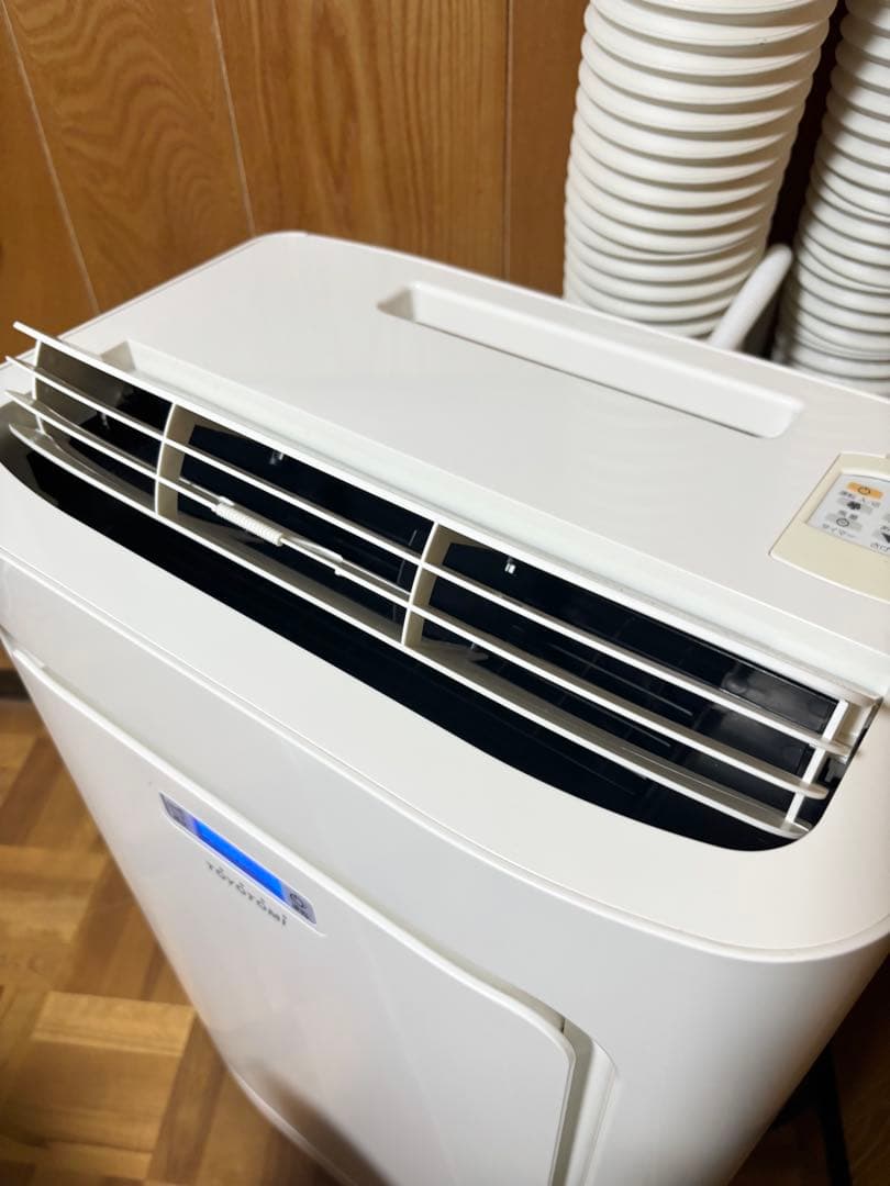 あ*こ様 美品　トヨトミ TAD-22JW 2019年製 スポット冷暖エアコン