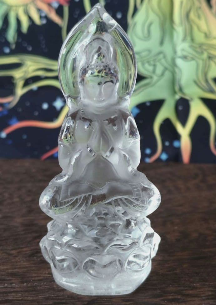 水晶　手彫り観音様　置物