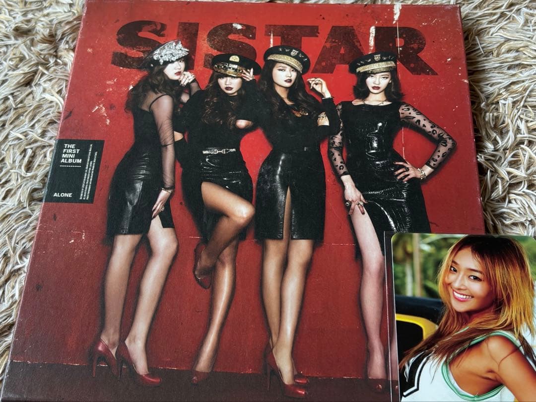 SISTAR 4つアルバム と HYOLYN トレカセット‼️