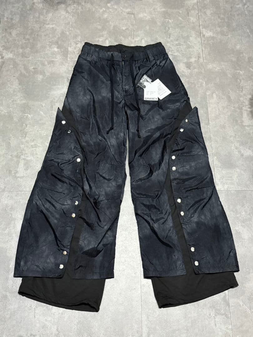 【タグ付き美品】【GRANCY】ボタンレイヤードデザインナイロンパンツ　Мサイズ