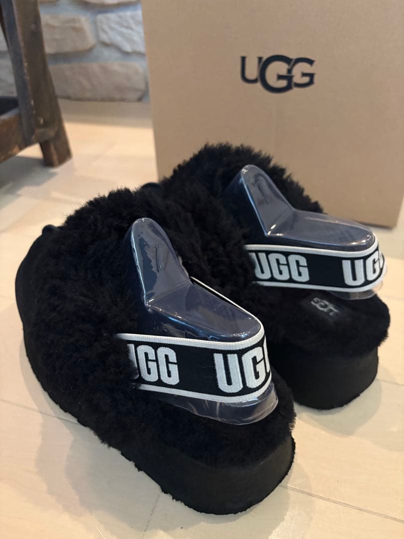 UGG 黒 プラットフォームサンダル　サイズ7